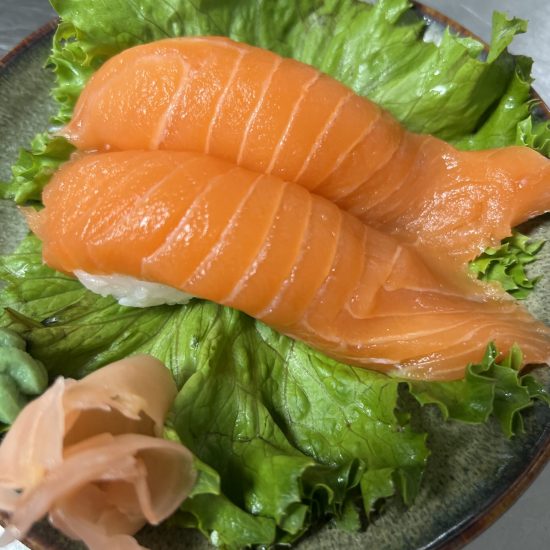 73. Lachs Nigiri (2 Stück)