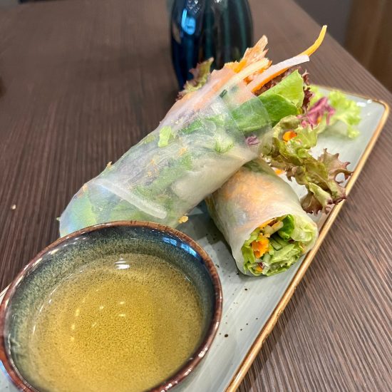 4. b) Sommerrollen Veggie (2 Stück)