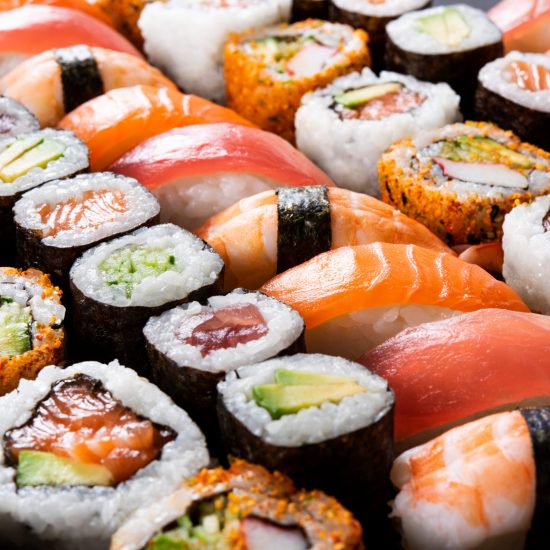 53. a) Avocado- Mango Maki Dream (16 Stück)