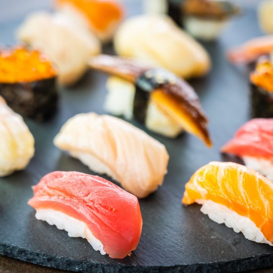 74. Thunfisch Nigiri (2 Stück)