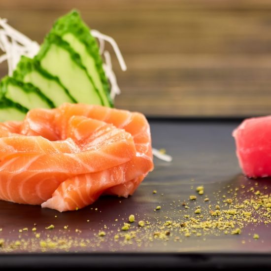79. Lachs/Thunfisch Sashimi (6 Stück)